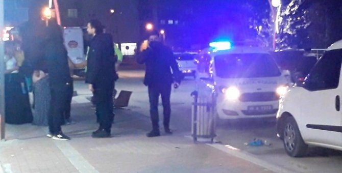 Çorum, Sungurlu'da Tırnakçılık yaparken yakayı ele veren kadın çırılçıplak soyundu