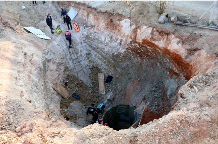 Adana'da feci kaza! 2 işçi toprak altında kaldı!