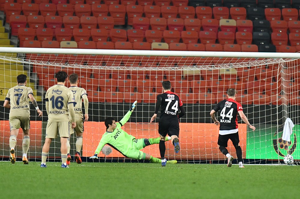 Fenerbahçe'de kriz büyüyor Bizimle yer almak istemeyenler ocak ayında gidebilirler