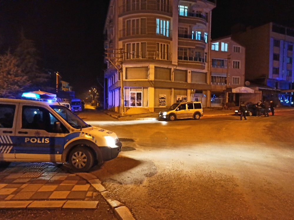 Kısıtlamada sokağa çıktığı yetmez gibi bir de ehliyetsiz araç kullanan şahıs yakalandı!