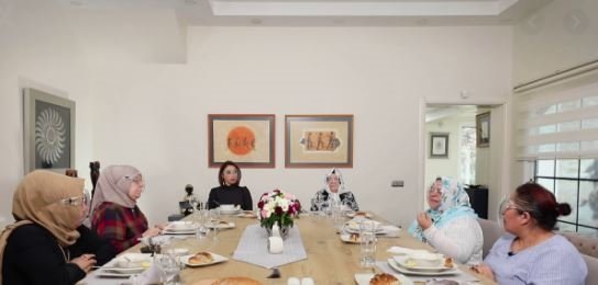 Zuhal Topal'la sofrada programında böcek skandalı!