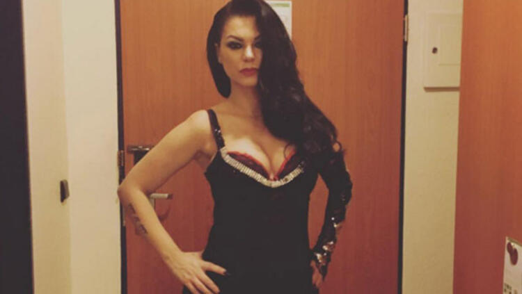 Şarkıcı Nez,'e takıntılı hayranından ölüm mesajları: Ya benim olacaksın ya da öleceksin