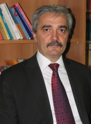 Marmara Üniversitesi İlahiyat Fakültesi dekanı İsmail Safa Üstün kimdir? Kaç yaşında?