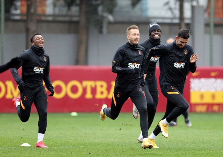 Galatasaray'da Radamel Falcao takımla birlikte çalışmalara başladı