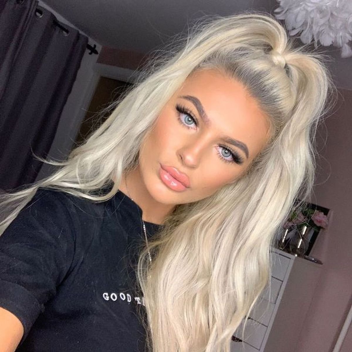 21 yaşındaki model, selfie çekmek için tırmandığı çitlerden düşerek feci şekilde can verdi!