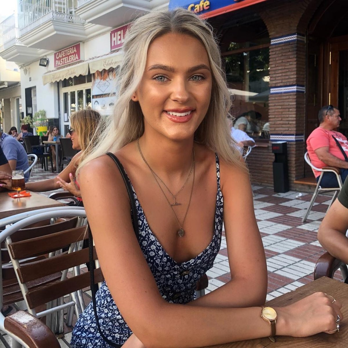 21 yaşındaki model, selfie çekmek için tırmandığı çitlerden düşerek feci şekilde can verdi!