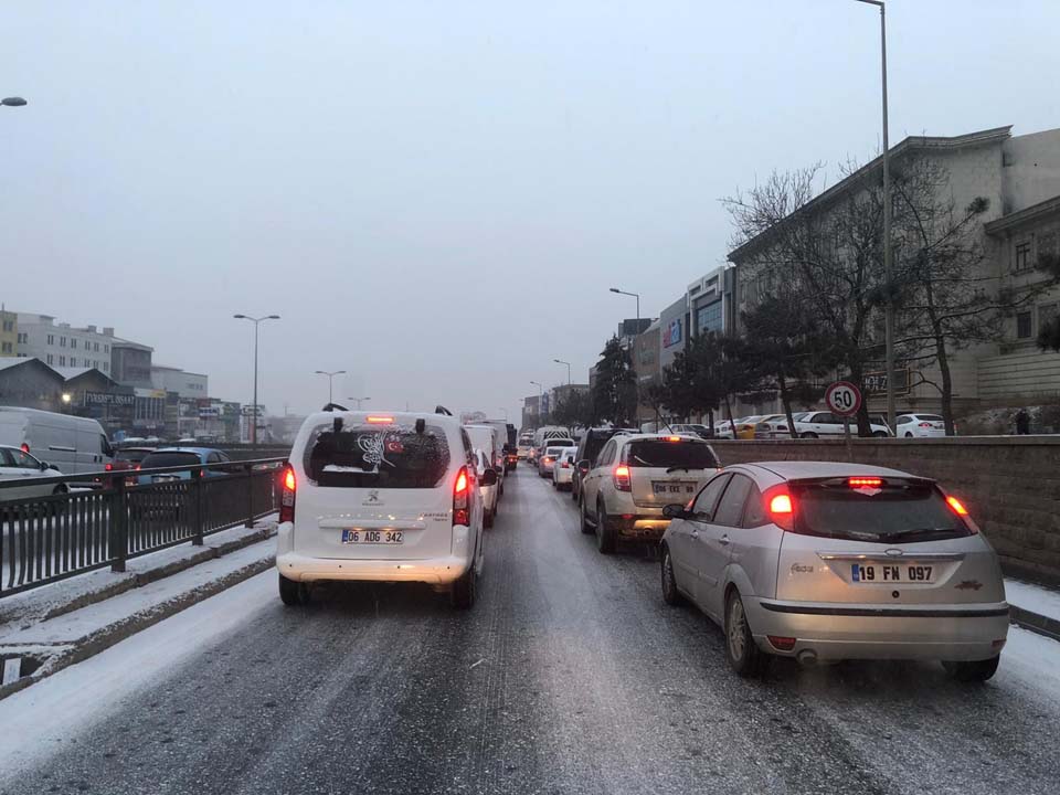 Ankara beyaz örtüye büründü! Kart postallık görüntüler ortaya çıktı