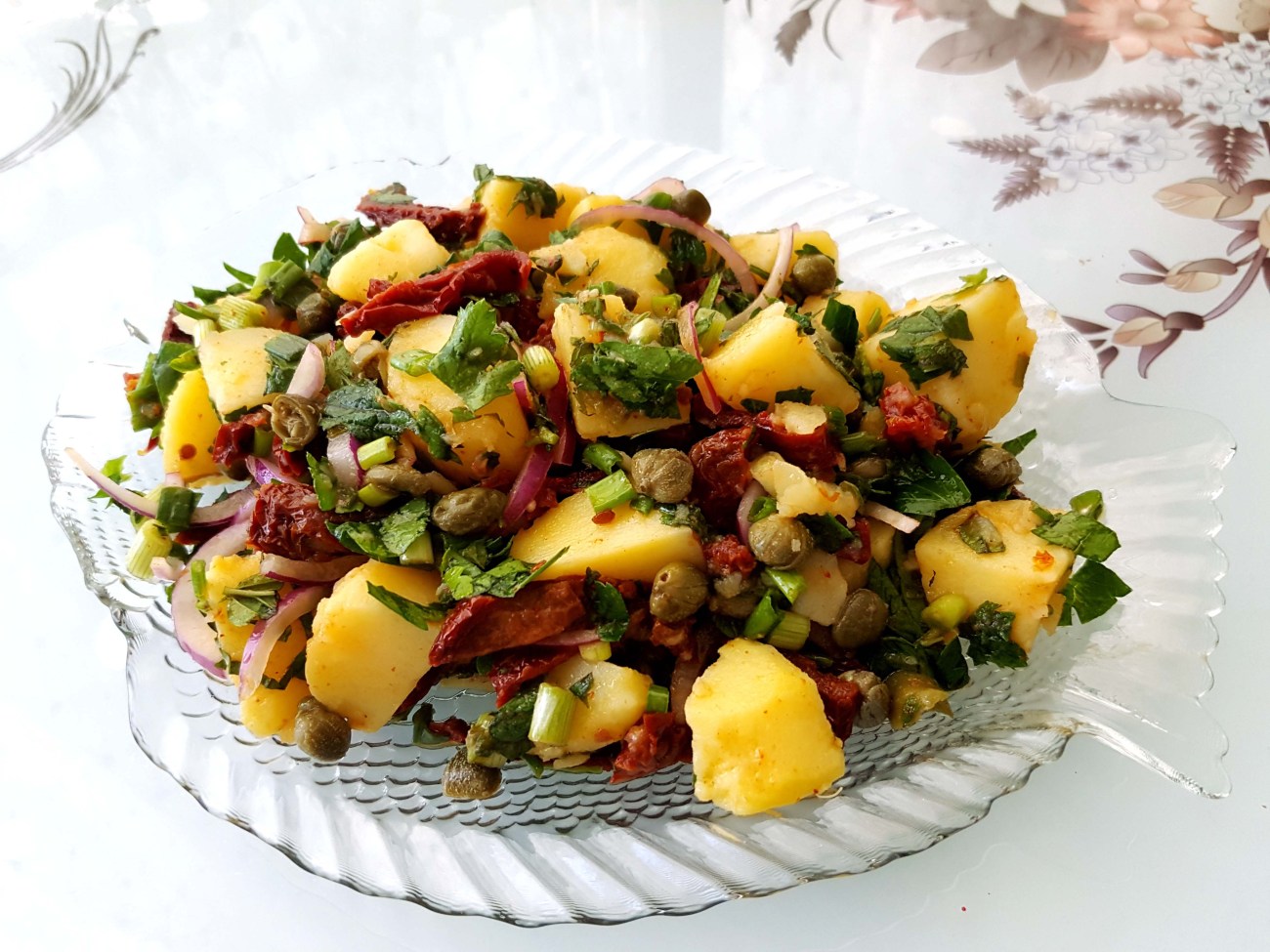 Patates salatası tarifi, malzemeleri! Patates salatası nasıl yapılır? Patates salatası kaç kalori?