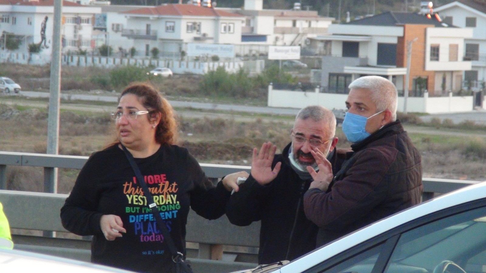 Antalya'da feci kaza! Motosikletli gençler yola savruldu... Oğlunun öldüğünü zanneden baba fenalaştı