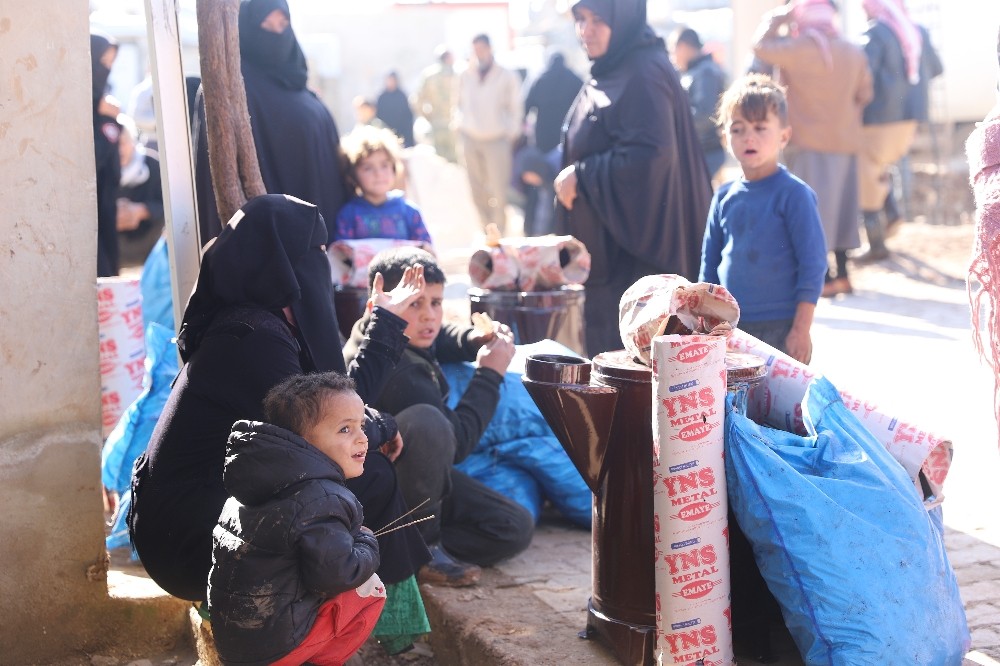 Umut Ol Derneği Suriye uyruklu vatandaşlara yakacak yardımı yaptı