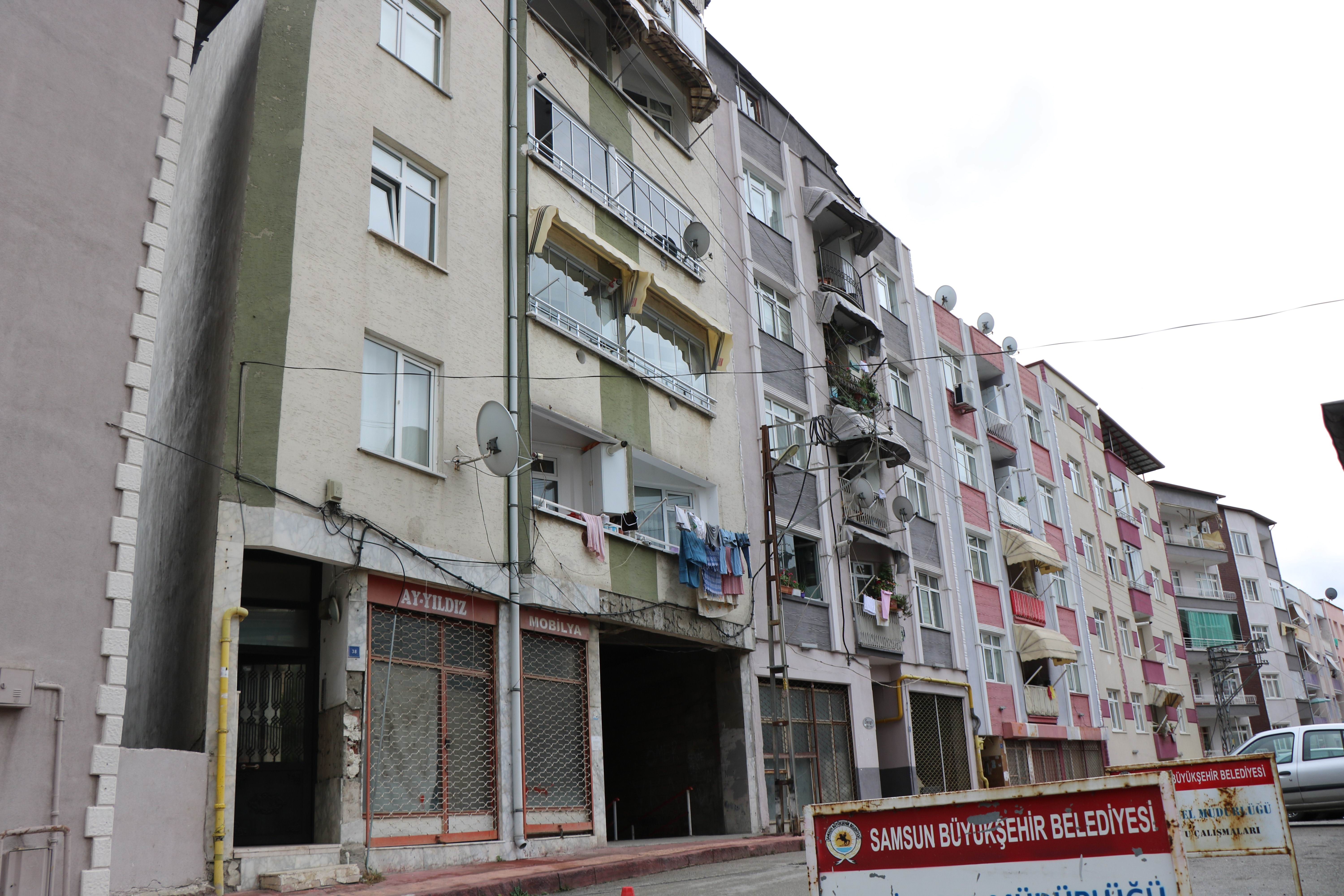 Samsun'da altından sokak geçen apartman görenleri hayrete düşürdü!