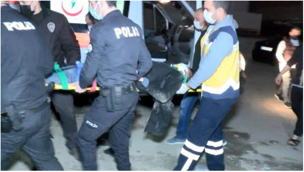 İstanbul'da film gibi bir gece! Taksi durağına kılıçla saldırdı