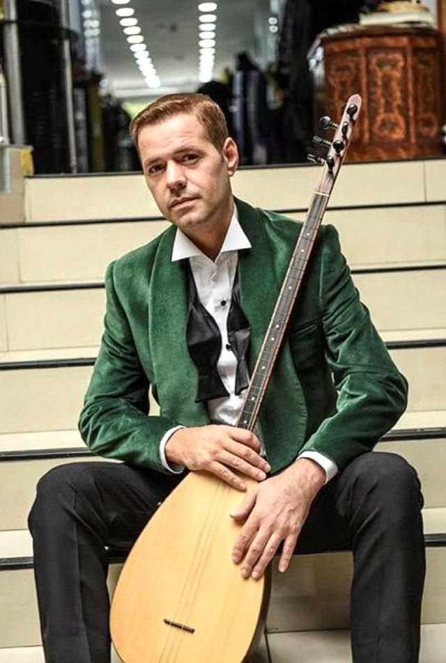 Engin Nurşani'nin cenaze töreninde skandal! Fotoğraf sırasına girdiler