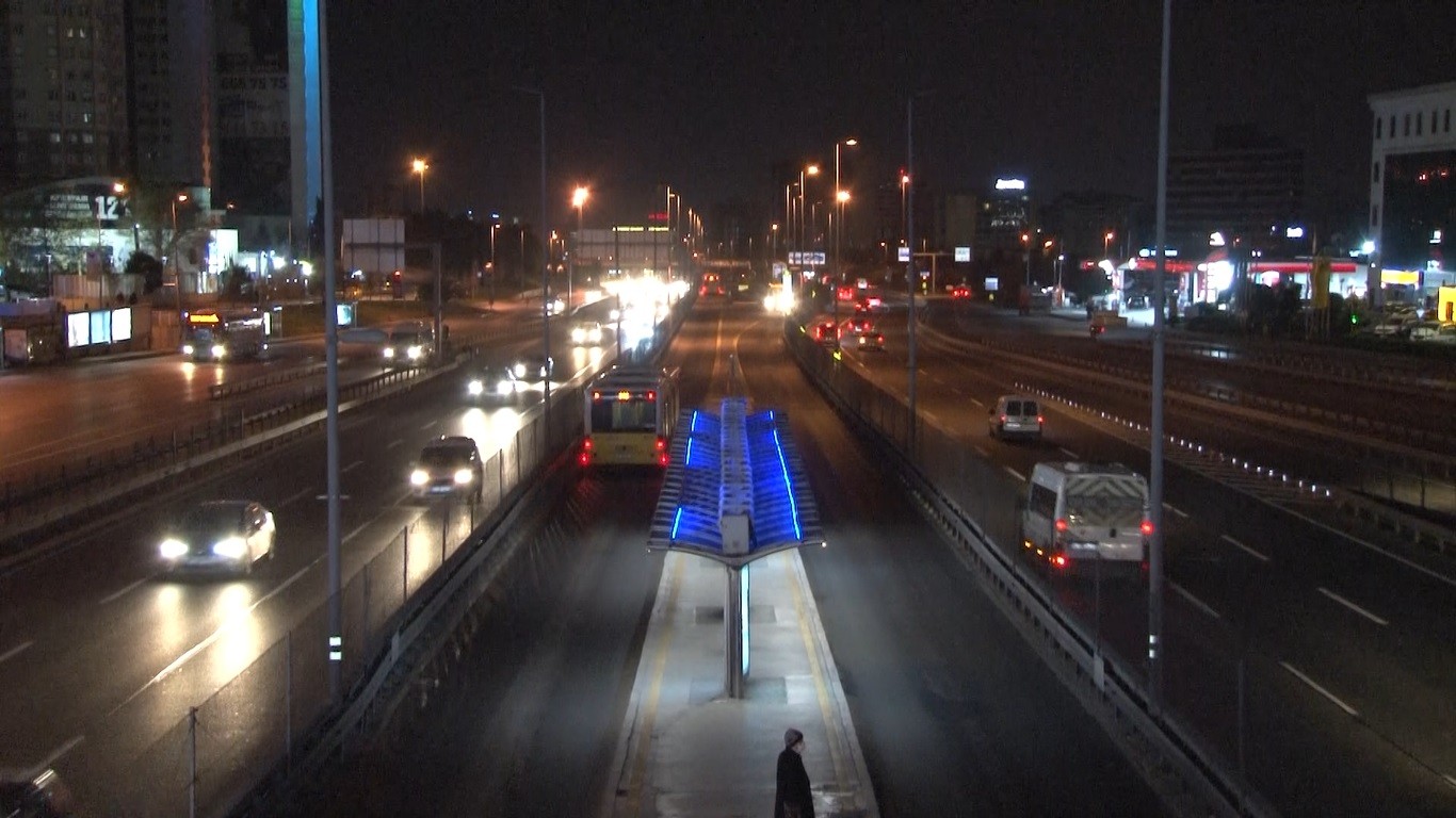 Sokağa çıkma kısıtlaması sona erdi! Hareketlilik erken saatlerde başladı