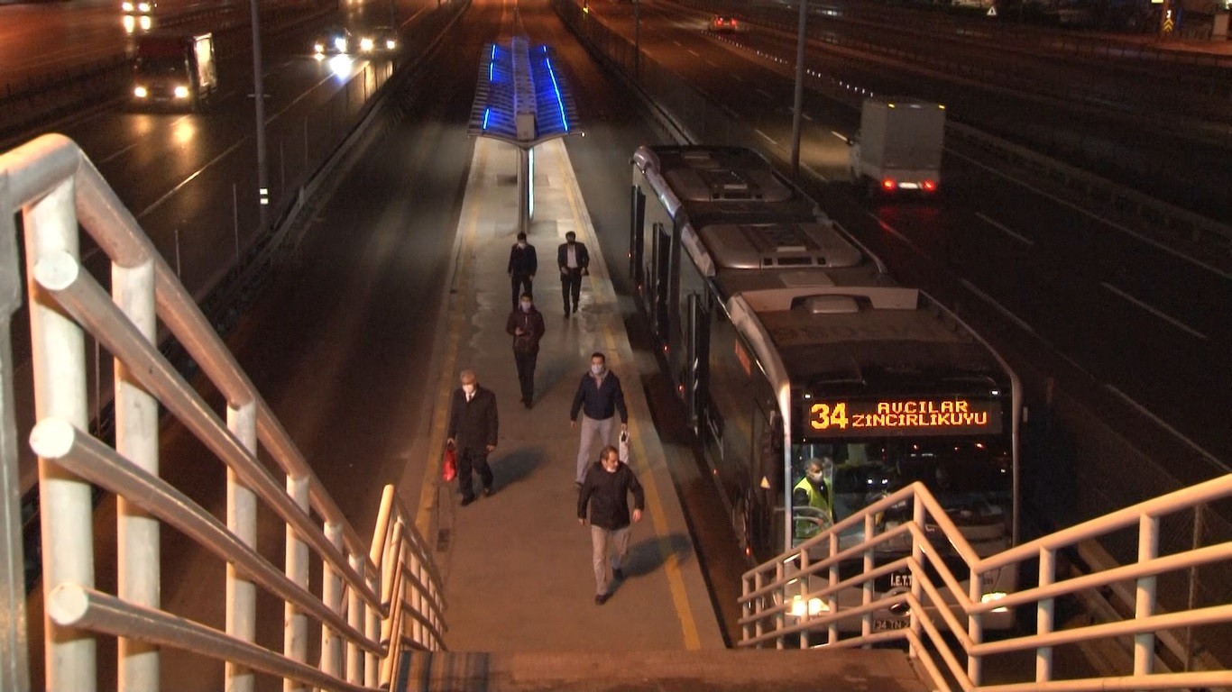 Sokağa çıkma kısıtlaması sona erdi! Hareketlilik erken saatlerde başladı