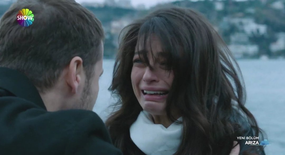 Ayça Ayşin Turan Arıza'da muhteşem performansıyla büyüledi!