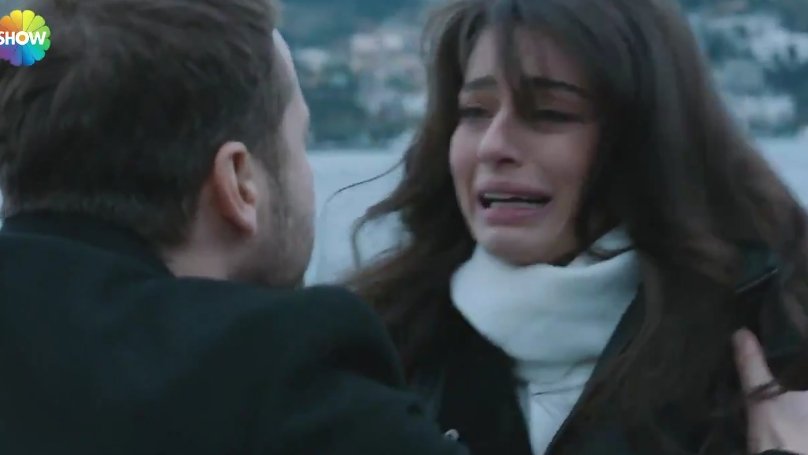 Ayça Ayşin Turan Arıza'da muhteşem performansıyla büyüledi!