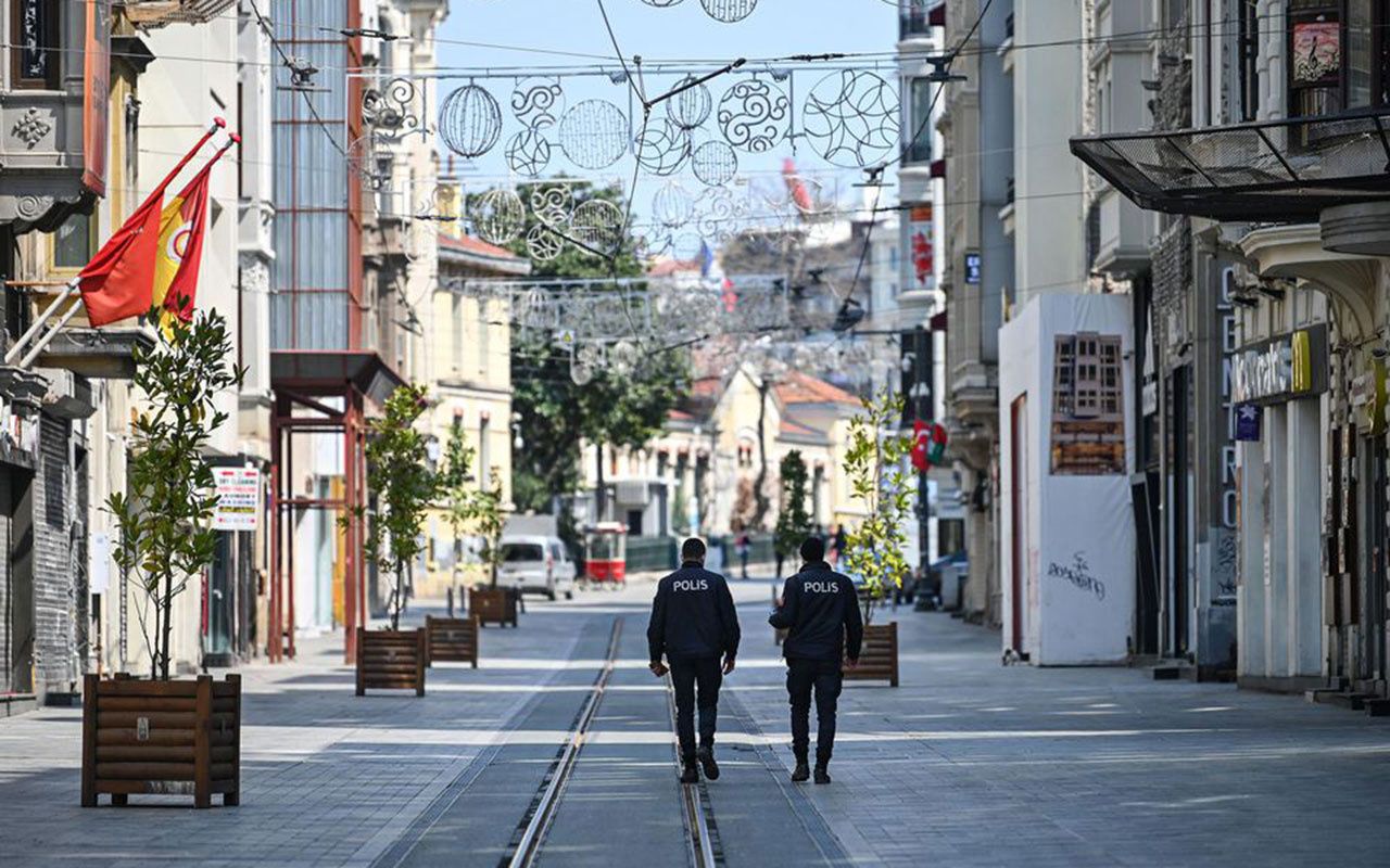Yılbaşında sokağa çıkma yasağında marketler açık mı? 4 günlük yasakta marketler kaça kadar açık?