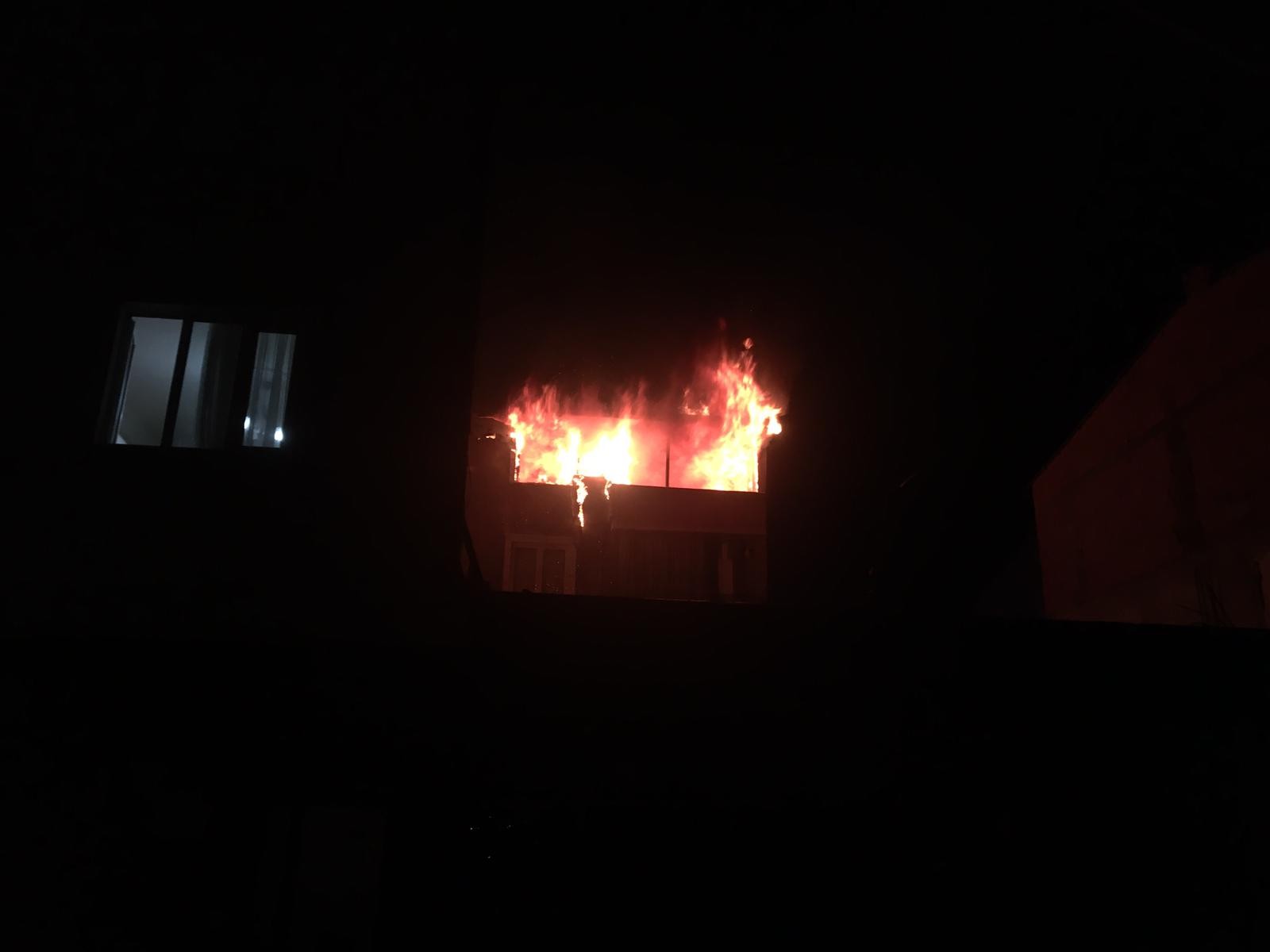 Bursa'da korku dolu gece! Bina bir anda alevler içinde kaldı!