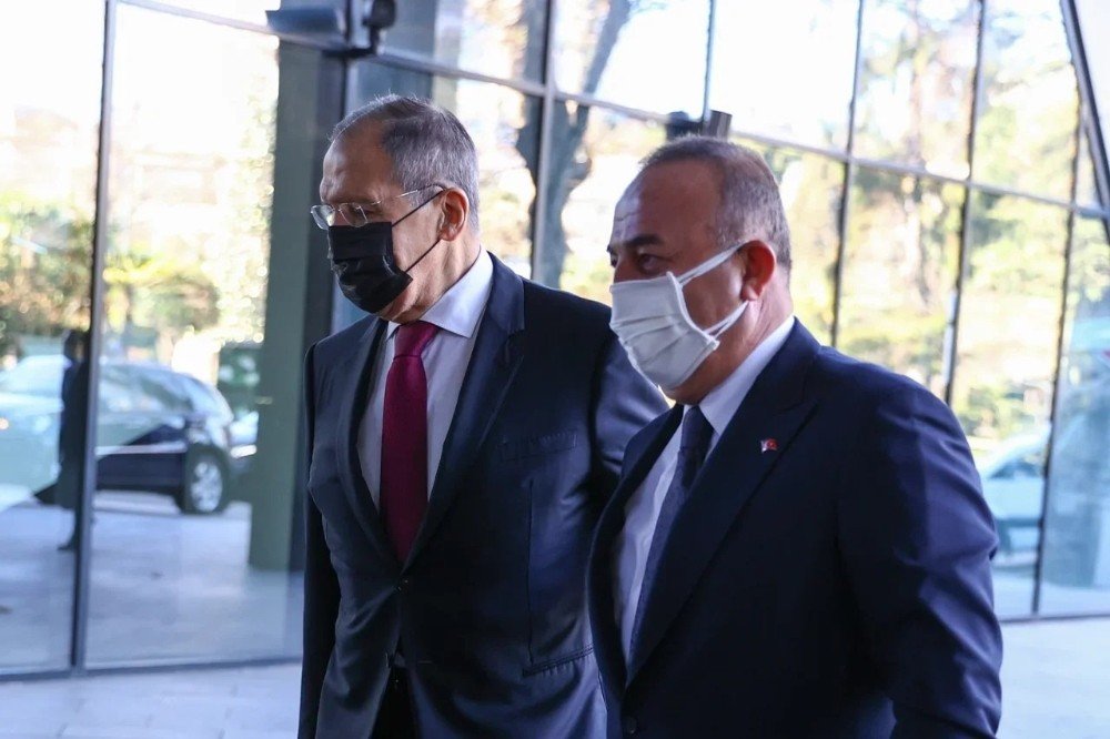 Bakan Çavuşoğlu Rusya'da Rus mevkidaşı Lavrov ile görüşerek iki ülke ilişkilerini değerlendirdi