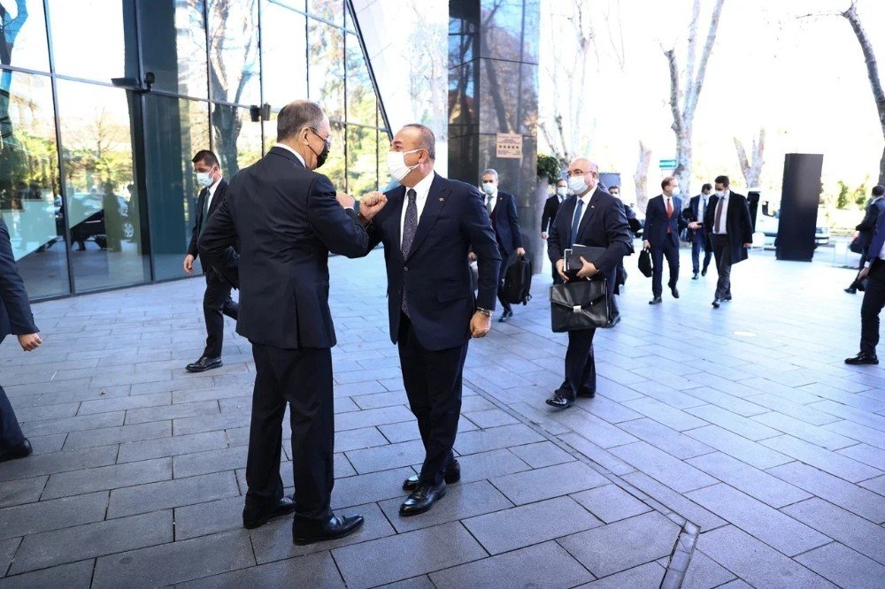 Bakan Çavuşoğlu Rusya'da Rus mevkidaşı Lavrov ile görüşerek iki ülke ilişkilerini değerlendirdi