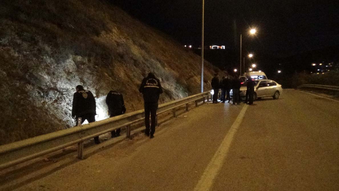 Gelecek Partisi İzmir İl Başkanı Cüneyt İşçilik'in aracı kurşun yağmuruna tutuldu