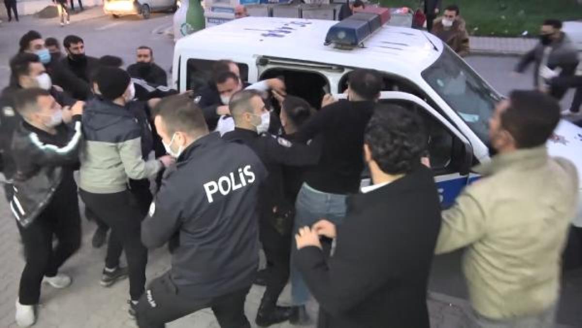 Esenyurt'ta linç girişimi: 11 yaşındaki kızı taciz etmek isteyen şahsı polis kurtardı