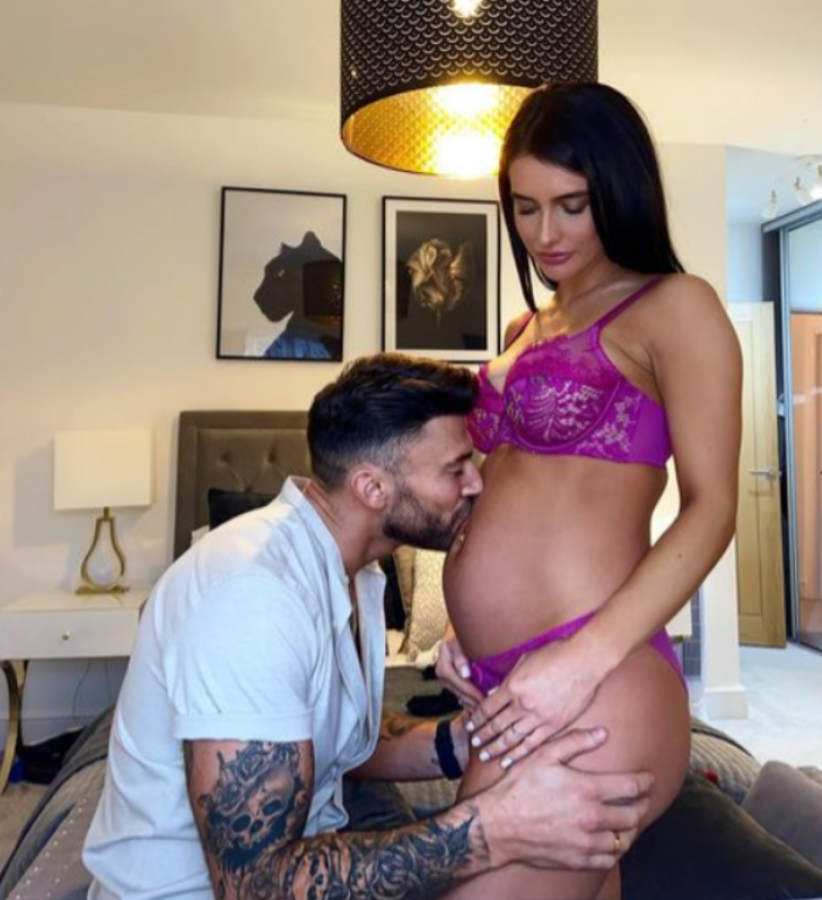 Ünlü şarkıcı kendisine gelen ahlaksız teklifi ifşa etti! ‘Eşini de getir’