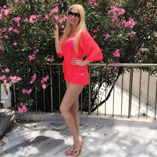 Bodrum'da kan donduran cinayet! Genç kadın elleri kelepçeli halde ölü bulundu!