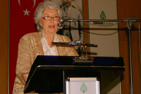 Aylin Özmenek kimdir? Kaç yaşında? Nereli? Öldü mü? Neden öldü?