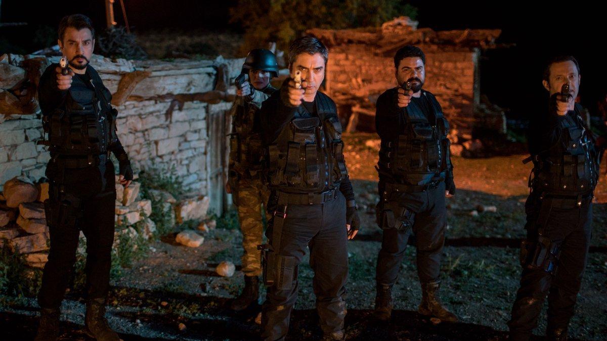 Hayranları şokta! Efsane dizi yeni ismiyle geri dönüyor!