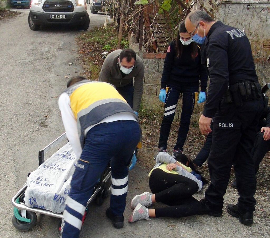 Kıskançlık krizie girip dövdüğü eşinden bir de şikayetçi oldu: Aracıma zarar verdi!