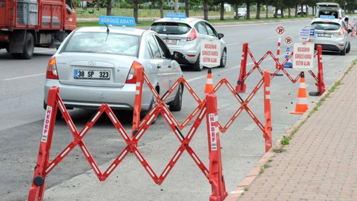 Ehliyet kursları açıldı mı 2021? Sürücü kursları açıldı mı son dakika