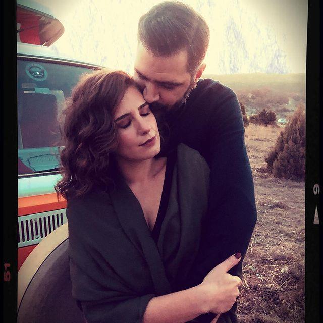 Kiralık Aşk'ın Nihan'ı Sanem Yeleş, 5 aylık hamile olduğunun müjdesini verdi