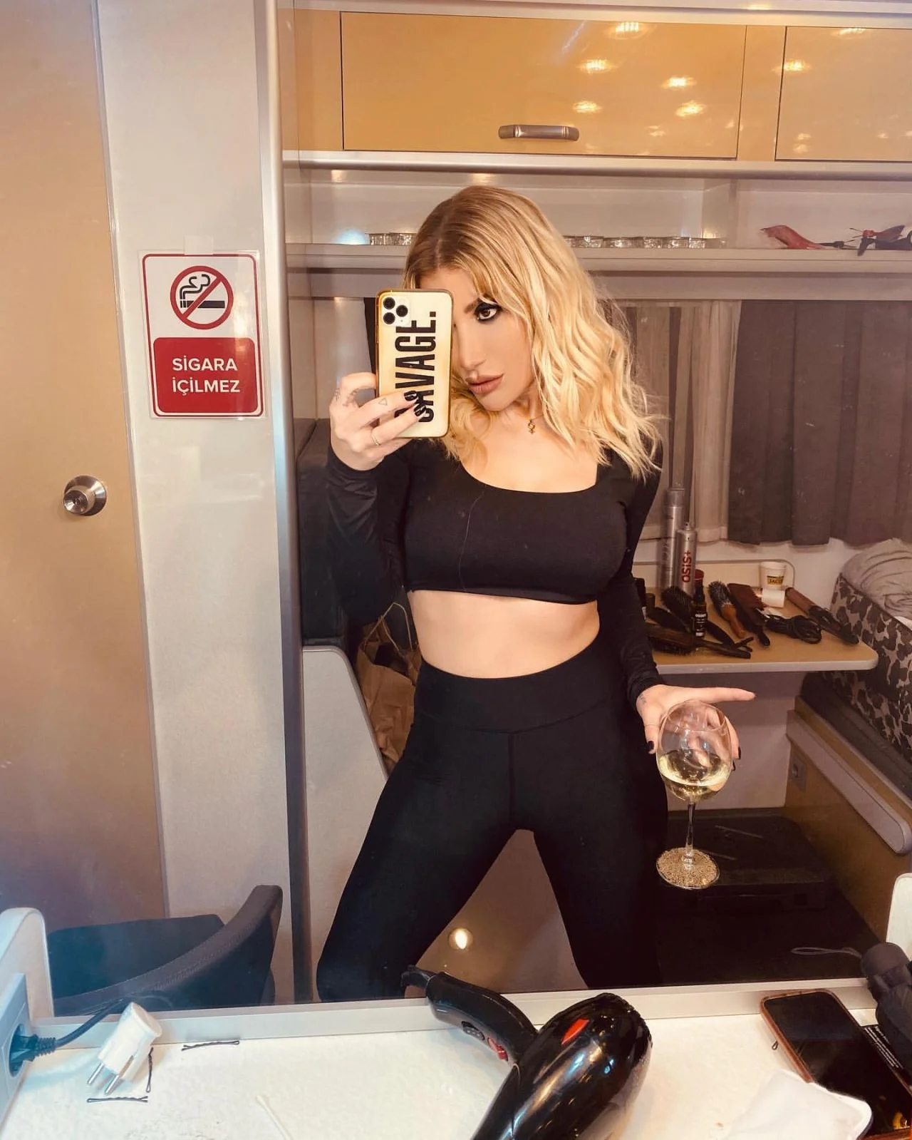 İrem Derici'den şok itiraf: Cinsel içerikli film izleyip kendimi tatmin ederken...