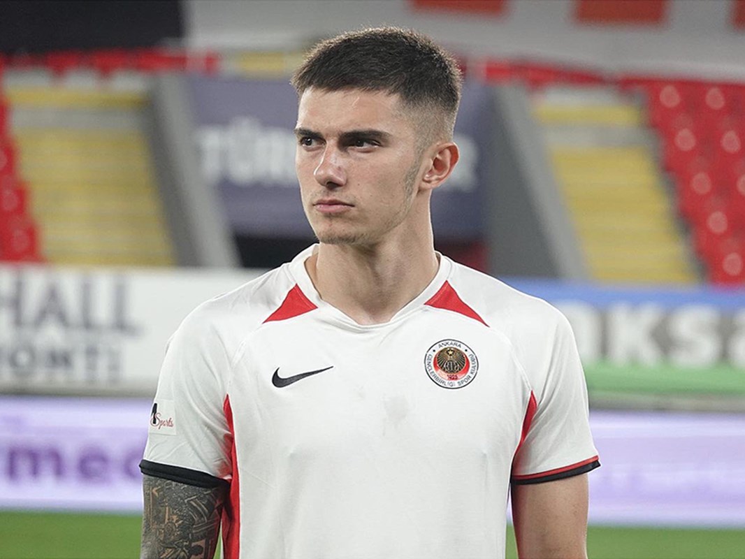 Trabzonspor'un yeni transferi Berat Özdemir: "Yeni umutlara yürüyeceğiz"