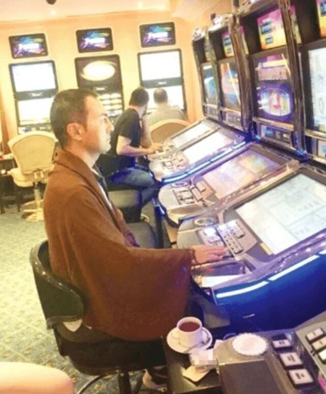 Kumar oynayarak milyonlar kaybeden Serdar Ortaç'ı şoke eden reklam! 