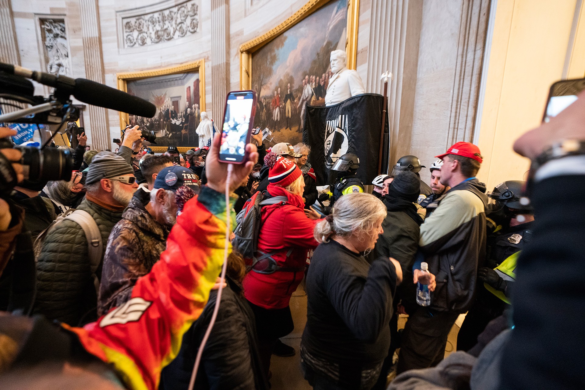 Trump tarafından ilk istifa haberi: Ulaştırma Bakanı Elanie Chao görevi bıraktı!