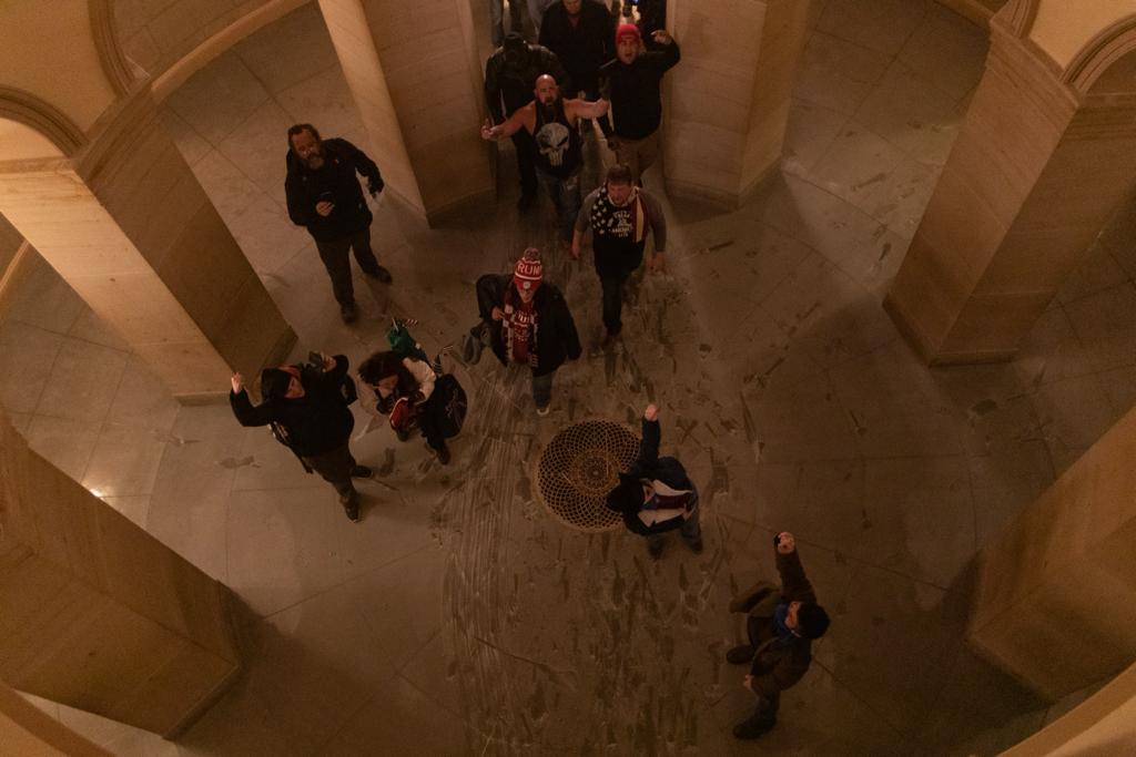 Twitter, İnstagram ve Facebook'tan Donald Trump'a büyük şok!