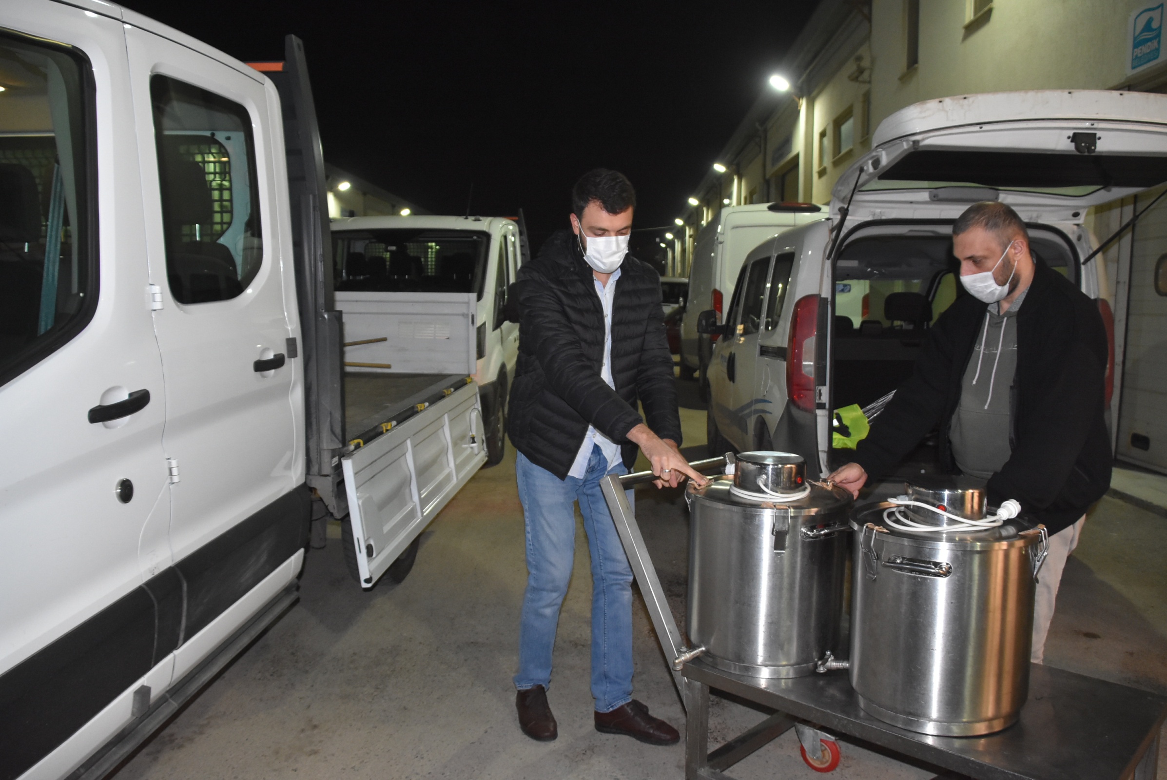 Pendik Belediyesi'nden sokağa çıkma yasağında çorba ikramı!