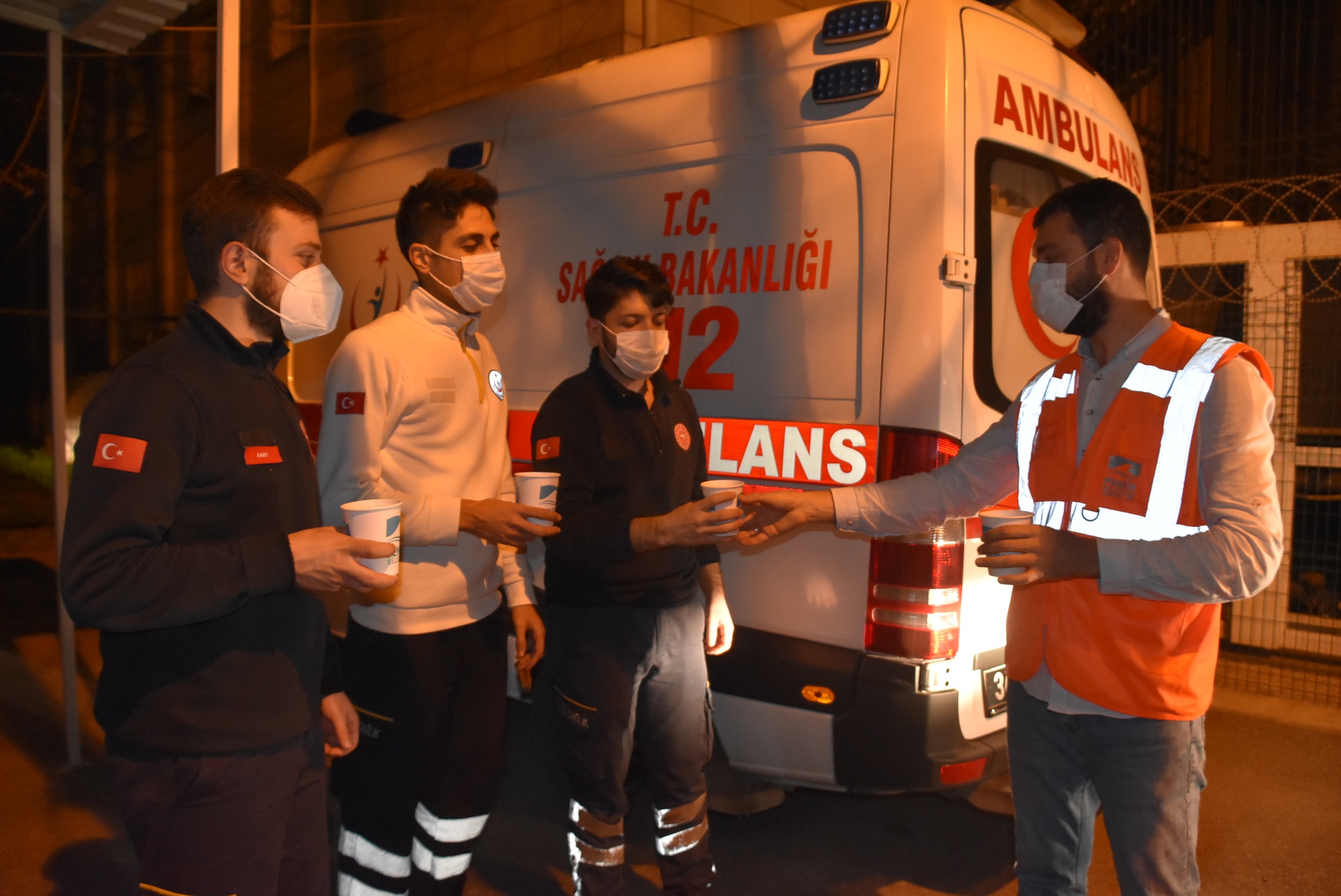 Pendik Belediyesi'nden sokağa çıkma yasağında çorba ikramı!