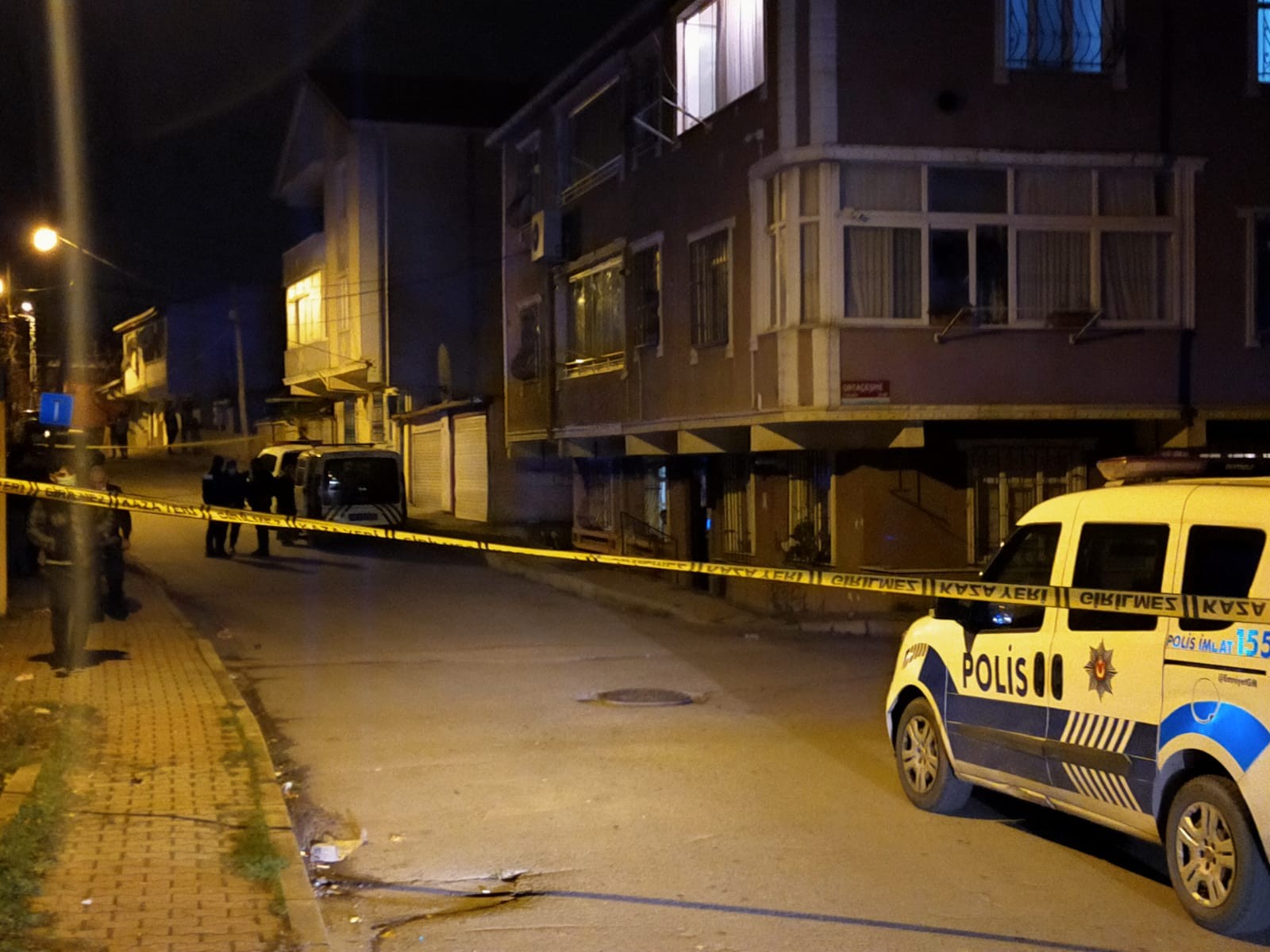 Sultanbeyli'de kadın cinayeti! Oğlu babasının saldırısından kaçarak kurtuldu