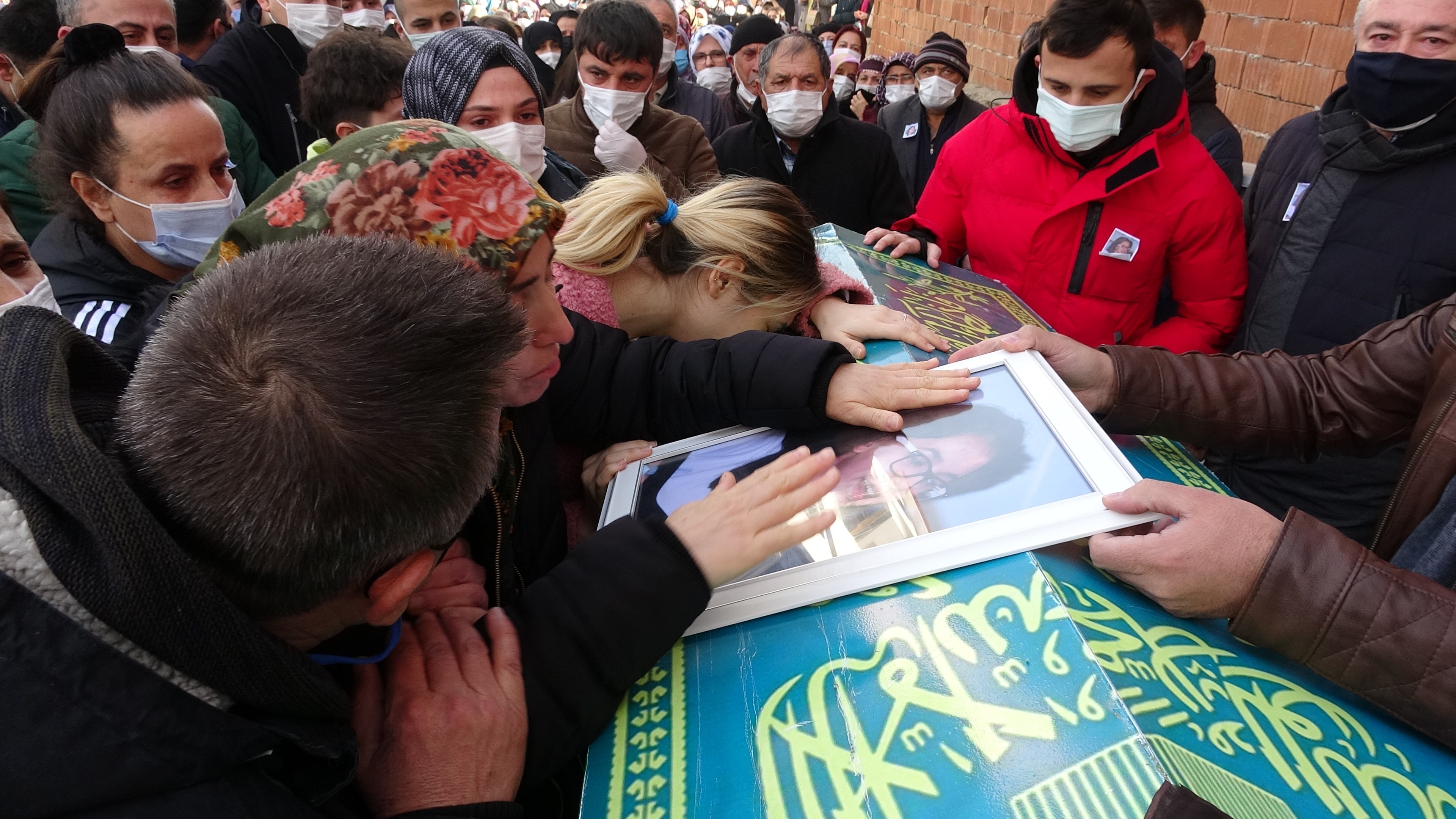 Başına yorgun mermi isabet eden 17 yaşındaki Büşra, son yolculuğuna uğurlandı!