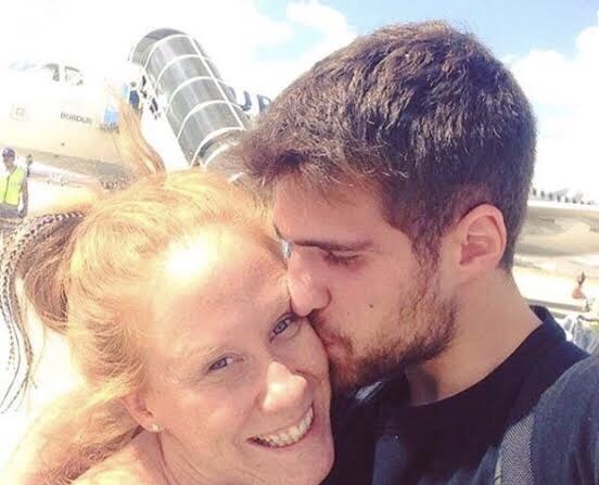 Alev Alev dizisinin İskender'i, Berker Güven kendinden yaşça büyük sevgilisinden ayrıldı!