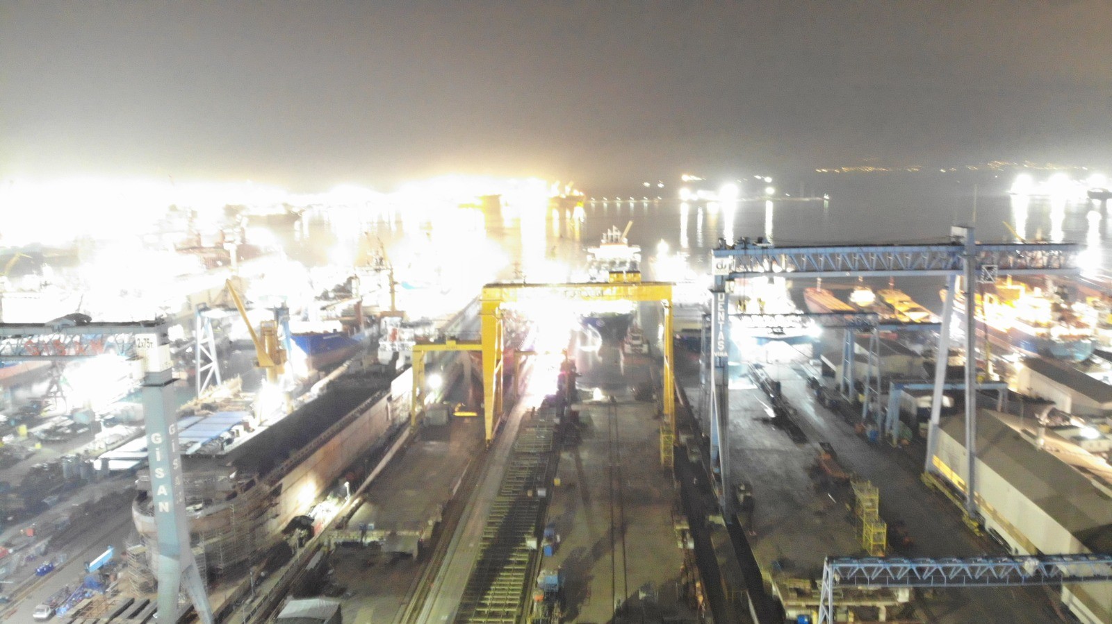 Tuzla tersanesinde korkutan gemi yangını! 1 işçi yaralı