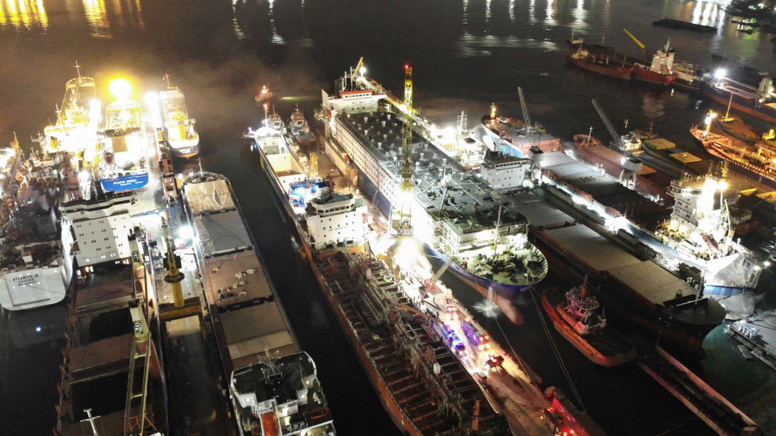 Tuzla tersanesinde korkutan gemi yangını! 1 işçi yaralı