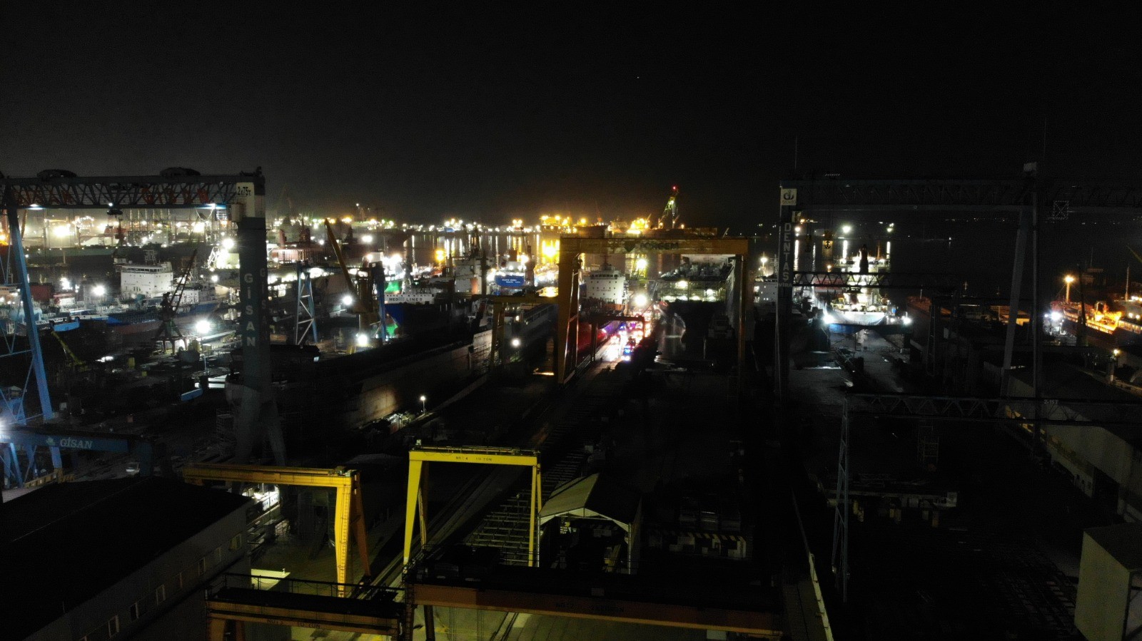 Tuzla tersanesinde korkutan gemi yangını! 1 işçi yaralı