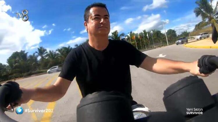 Acun Ilıcalı'nın Survivor adasına girişi sosyal medyayı salladı!