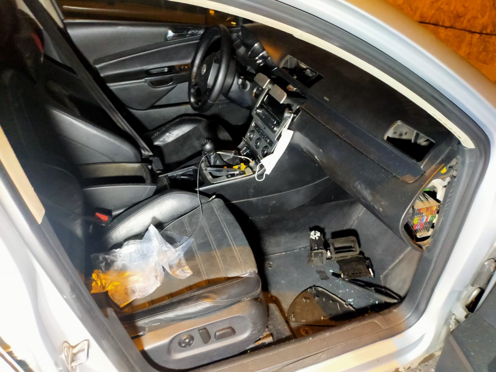 Sokağa çıkma kısıtlamasında kovalamaca! Polisten kaçarken kaza yaptılar