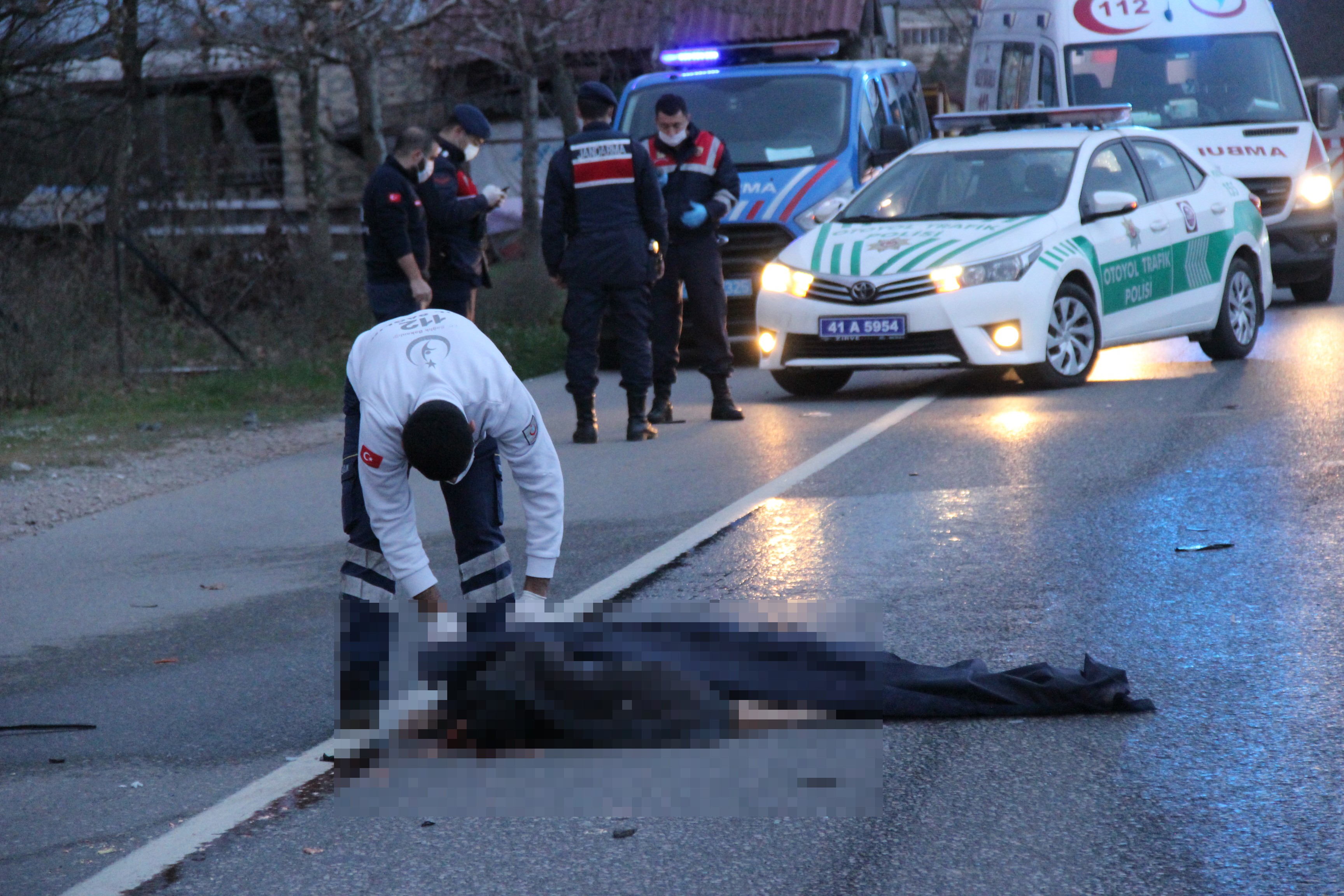 Sokağa çıkma yasağında hayatı karardı! Karşı kaldırıma geçemeden canından oldu